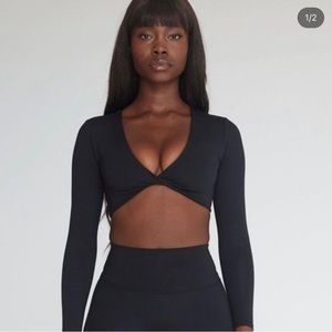 Crop shop boutique Serenity Sierra
Long Sleeve top in black (S)